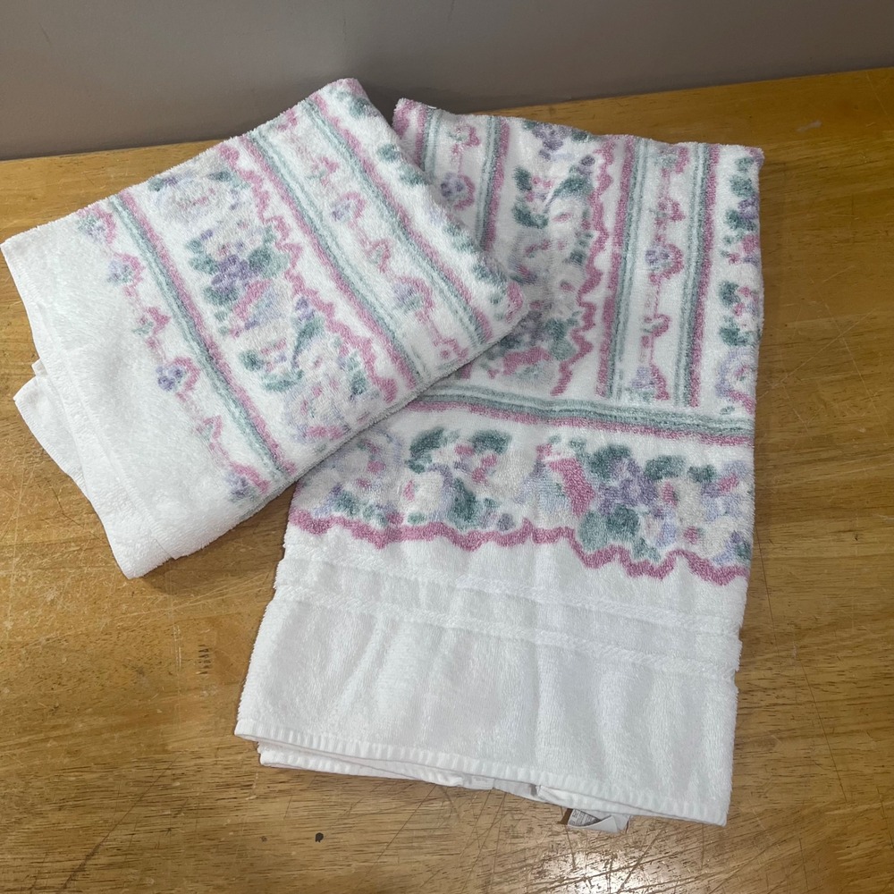 Vtg Cannon Royal Family Floral Bath Towels Set of‎ 2 Pink Purple Cottagecore 90s